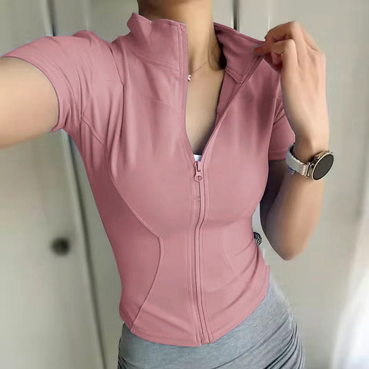 Blusa esportiva feminina ajustada de manga curta com gola alta e zíper